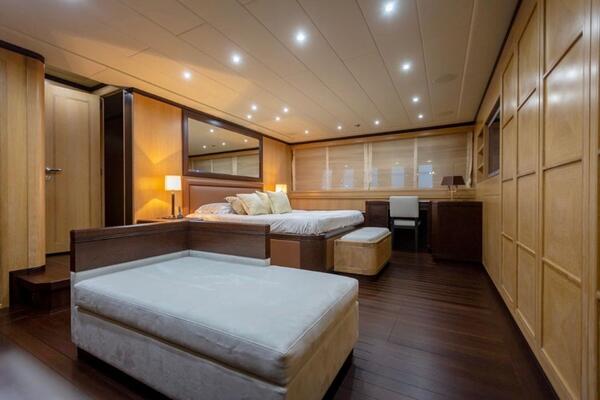 Mangusta 108 Image 12