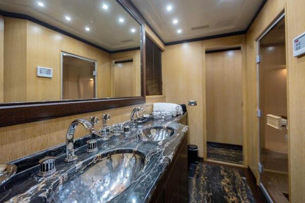 Mangusta 108 Image 16