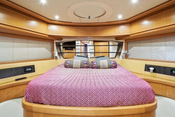 Pershing 76 Image 6