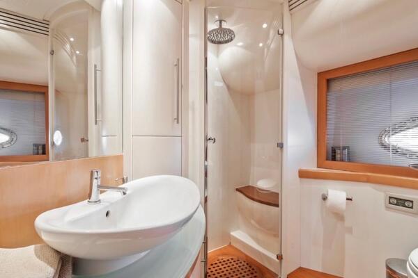 Pershing 76 Image 9