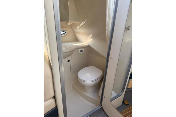 Bayliner 285 Image 16