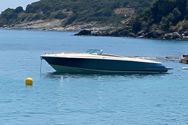 Chris-Craft Corsair 32 Image 2