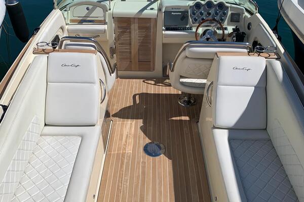 Chris-Craft Corsair 32 Image 3