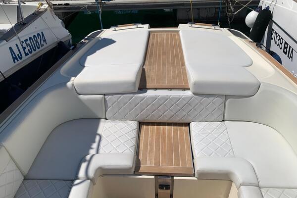 Chris-Craft Corsair 32 Image 5