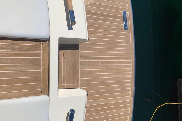 Chris-Craft Corsair 32 Image 6