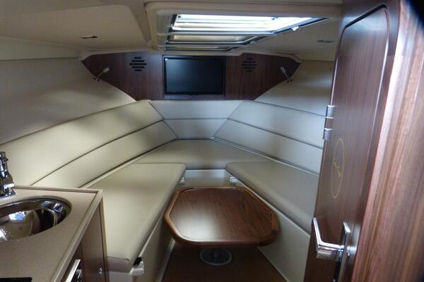 Chris-Craft Corsair 32 Image 8