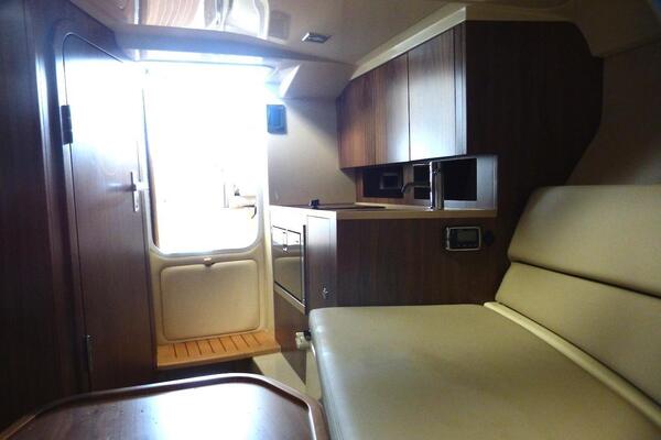 Chris-Craft Corsair 32 Image 10