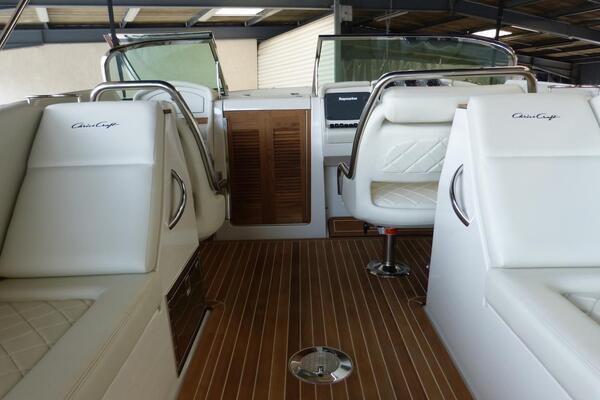 Chris-Craft Corsair 32 Image 13