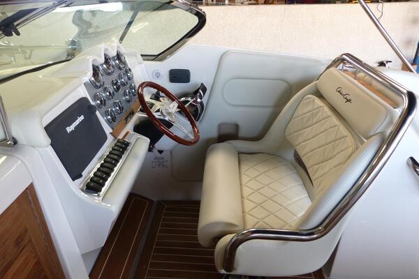 Chris-Craft Corsair 32 Image 14