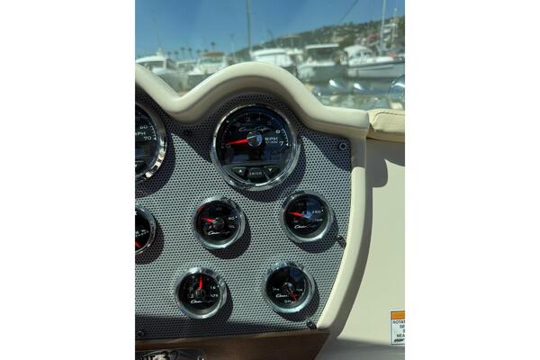 Chris-Craft Corsair 32 Image 5