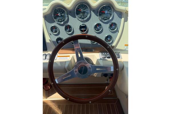 Chris-Craft Corsair 32 Image 6