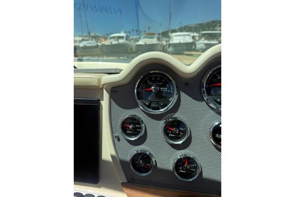 Chris-Craft Corsair 32 Image 7