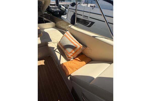 Chris-Craft Corsair 32 Image 11