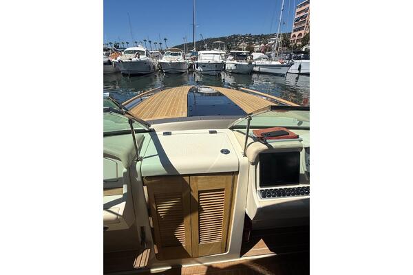 Chris-Craft Corsair 32 Image 3