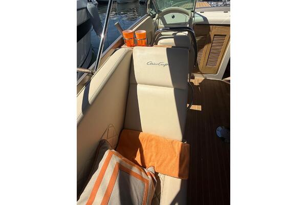Chris-Craft Corsair 32 Image 12