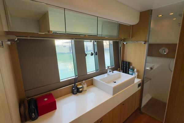 Fairline Squadron 60 Image 9
