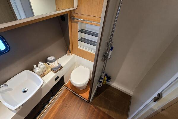 Fairline Squadron 60 Image 10
