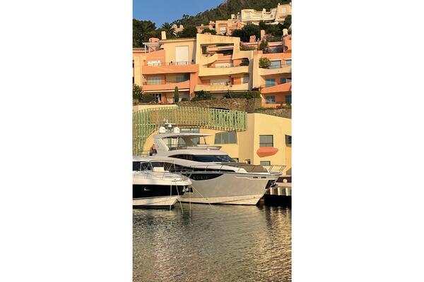 Prestige 750 Image 8