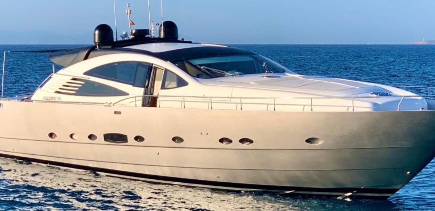 Pershing 76